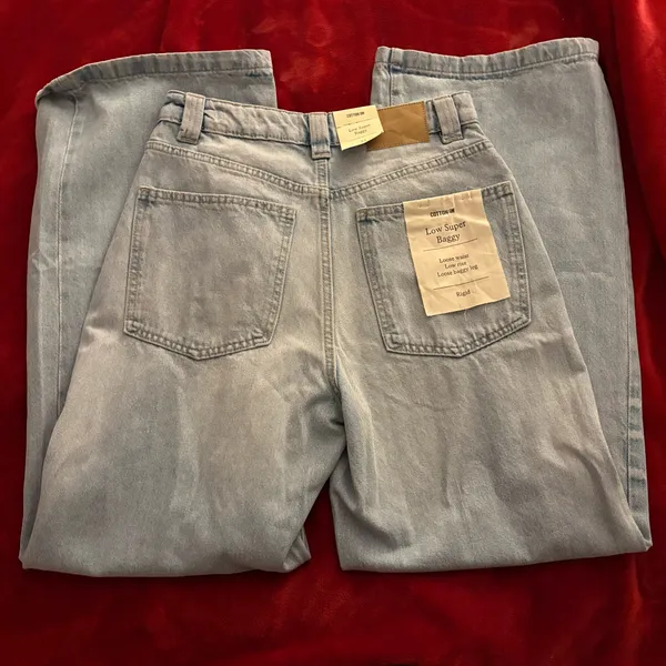 Cotton on low rise baggy jeans - Image 4
