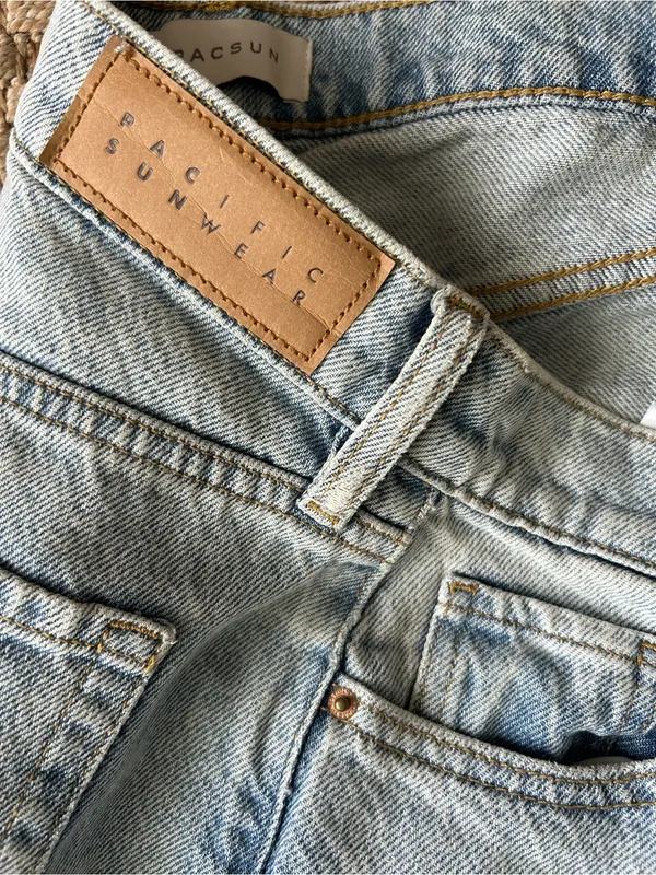 Pacsun 90s Straight Leg Light Wash Distressed Jeans Raw Hem - Image 4