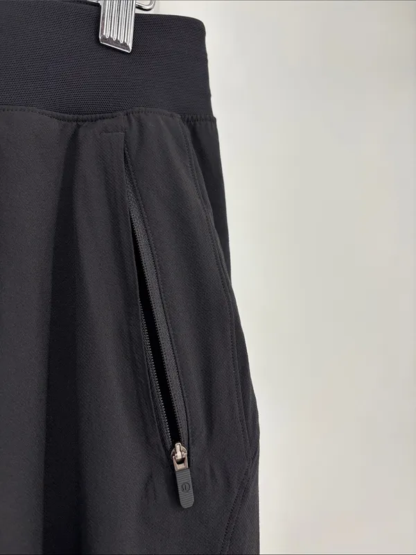 Lululemon License to Train High-Rise Active Pant Women's Size 8 in Black in EUC! - Image 4