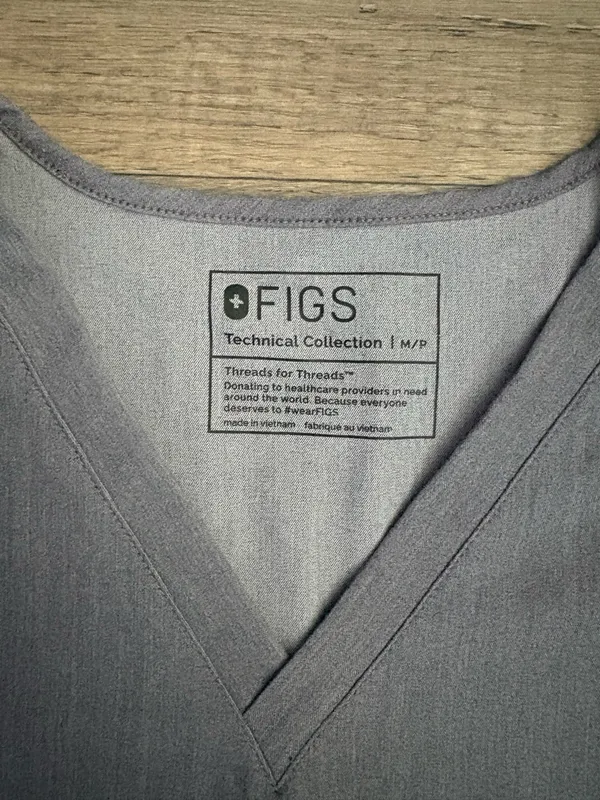 Figs Caterina One Pocket Scrub Top in Graphite Sz M / P - Image 3