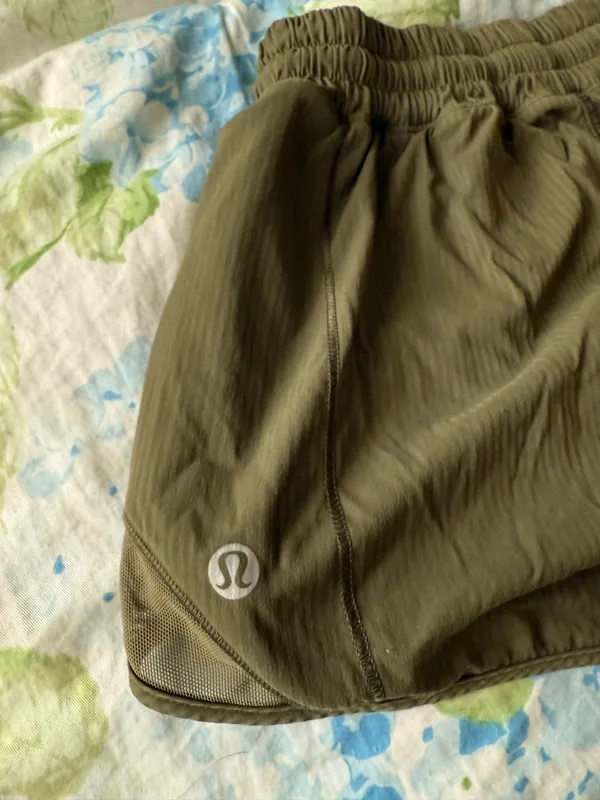 Lululemon Shorts 2.5" - Image 3
