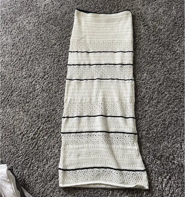 Abercrombie & Fitch Cream Maxi Knit Skirt with Black Stripes - Image 2