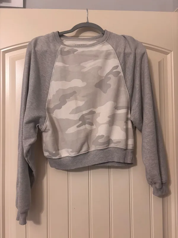 American Eagle Grey Camo Sweatshirt - Image 2