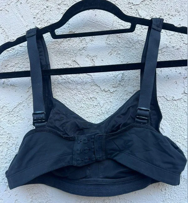 MD 34DD black no padding fabric sports bra - Image 3