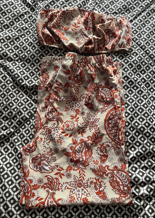 SheIn Floral & Paisley Print Tube Top & Wide Leg Pants - Image 2