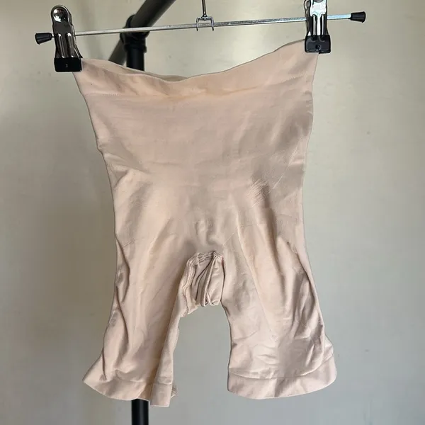 SKIMS SEAMLESS SCULPT‎ MID THIGH SHORT sand size S NWOB - Image 5