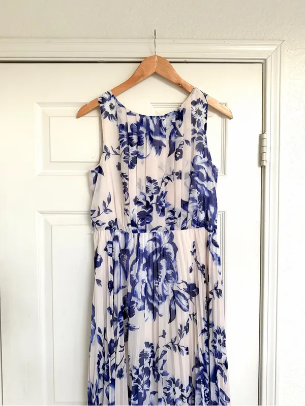 Eliza J Pleated Chiffon Blue White Floral Maxi Dress Size 8 - Image 3