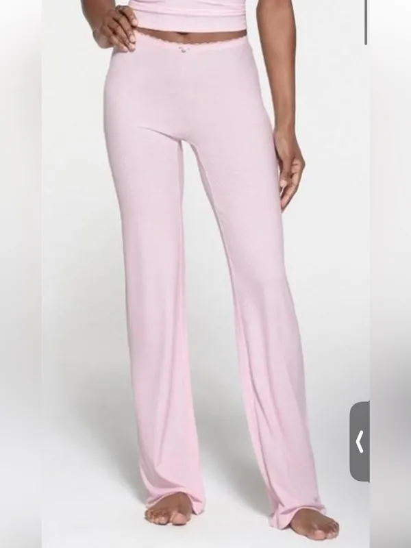 SKIMS Pants Soft Lounge Lace in size small. Color: soot 91% modal 9% spandex - Image 2
