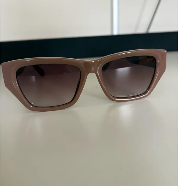 Quay No Apologies Sunglasses - Image 2