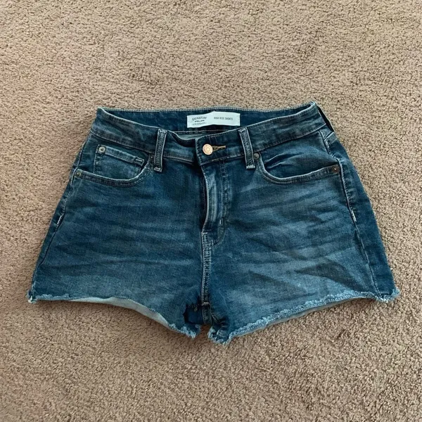 Levi’s women high rise shorts - Image 2