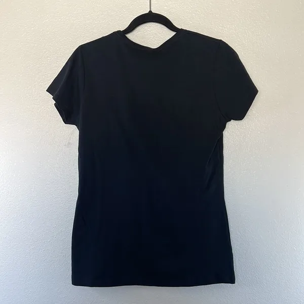 Disney NWOT Hocus Pocus Amuck Shirt Black Short Sleeve sz M - Image 4