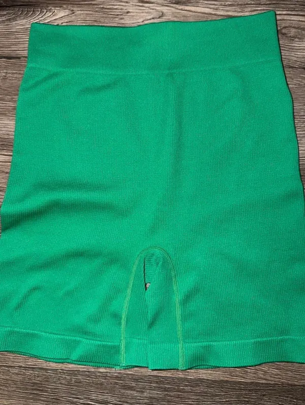 Green Active top and shorts set Size M - Image 4