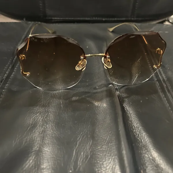 Elegant Brown Sunglasses - Image 7