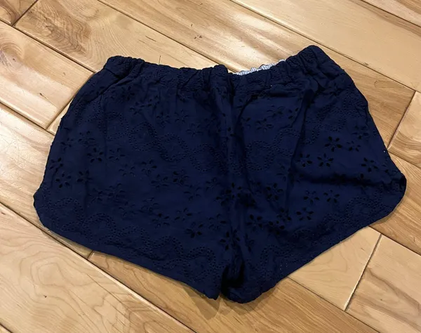 Vineyard Vines Shorts - Image 2