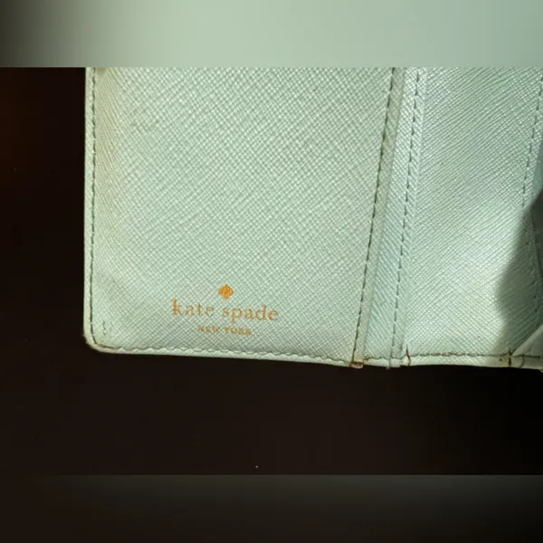 Pre-Loved Kate Spade Dana Large Slim Bifold Wallet - Image 9