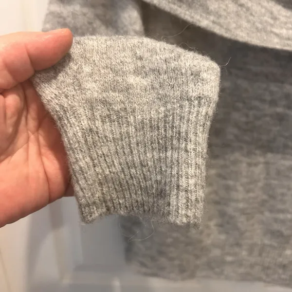 H&M Divided Womens Gray‎ Off the Shoulder Wool Alpaca Blend Knit Sweater Medium - Image 5