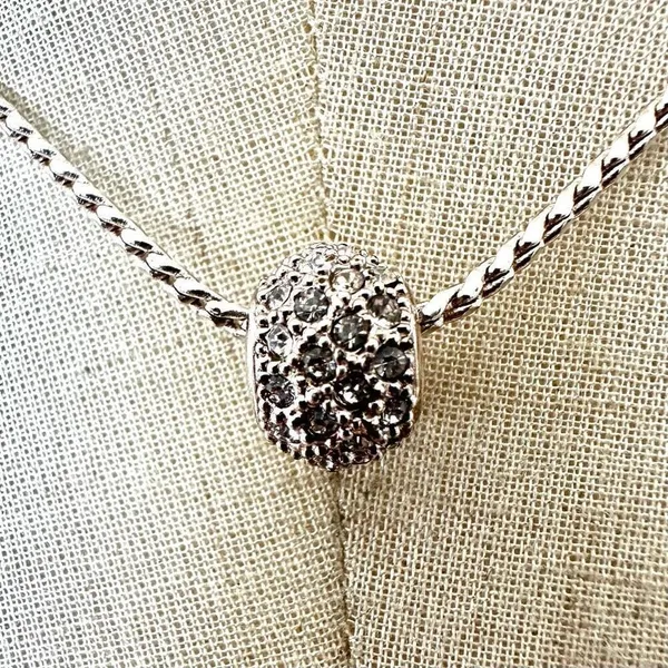 Silver tone rhinestone bead necklace - Image 2