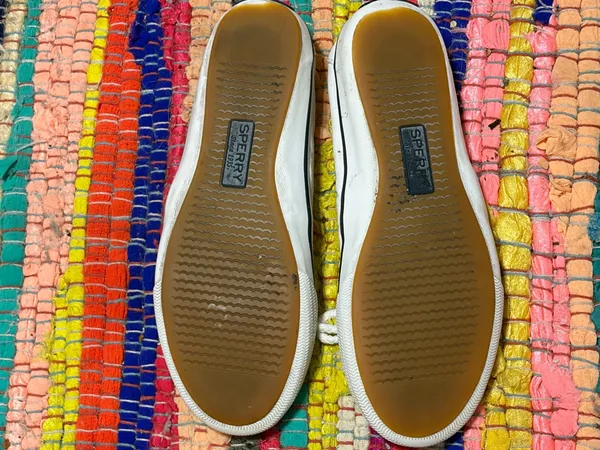 7.5 white Sperry Lounge Away 2 slip-on sneakers featuring decorative knotted barrel laces. - Image 2