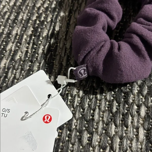 Lululemon Uplifting Scrunchie *Fleece Bow Grape Thistle NEW - Image 5