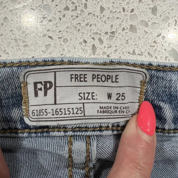 Free People 25 Skinny Jeans Light Acid Wash Fringe Hem Distressed OB661483 Boho - Image 9