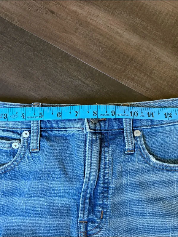 Madewell Light Blue Straight-Leg Jeans with Raw Hem - Image 6