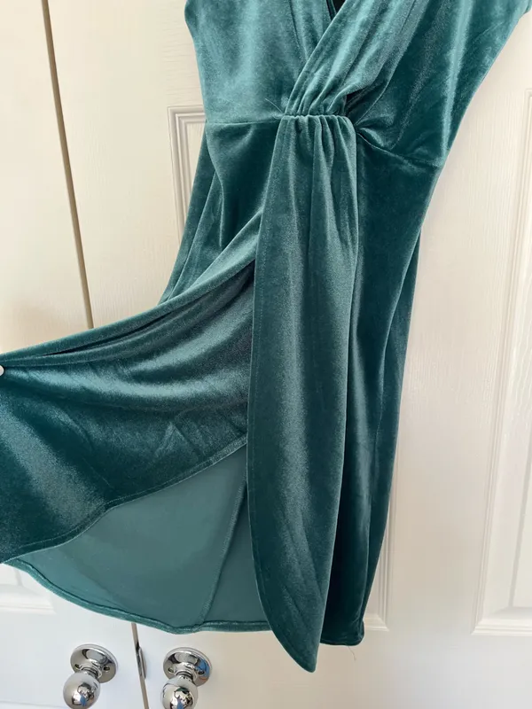 Short velvet Charlotte Russe emerald green dress - Image 4