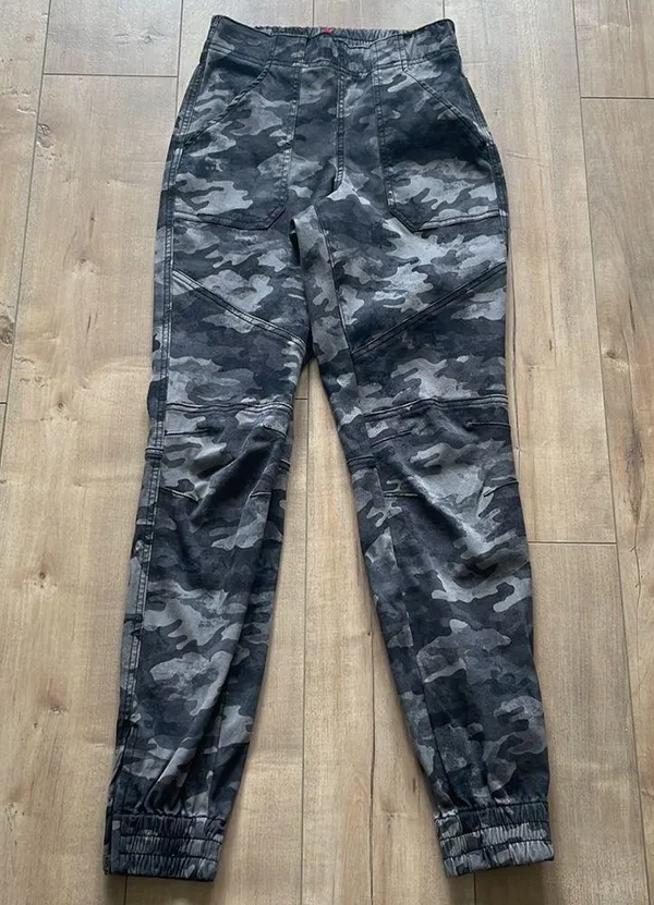 NEW Spanx Blackwash Camo Stretch Twill Cargo Jogger Pants Sz XS - Image 4