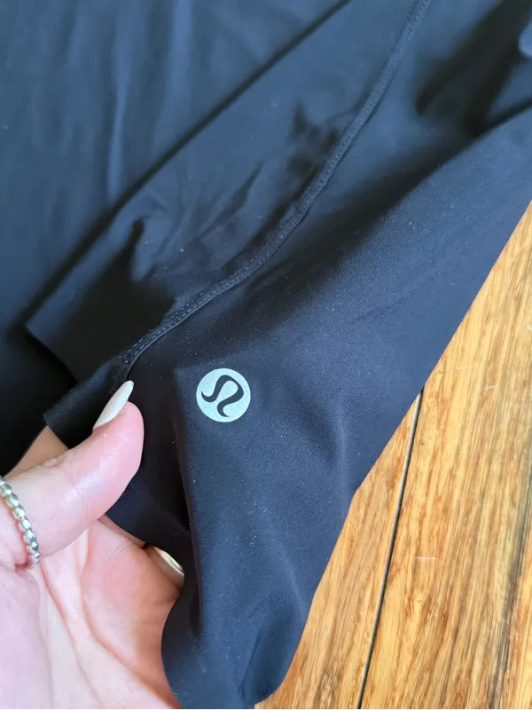 Lululemon Black Muscle Tank Top Size 6 - Image 2