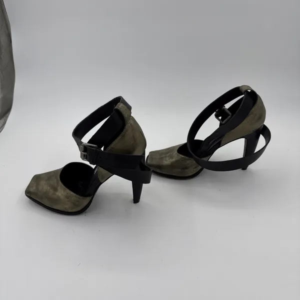 Vera Wang Lavender Metallic & Black Leather Strappy Heel Sandals Size 8.5 - Image 10