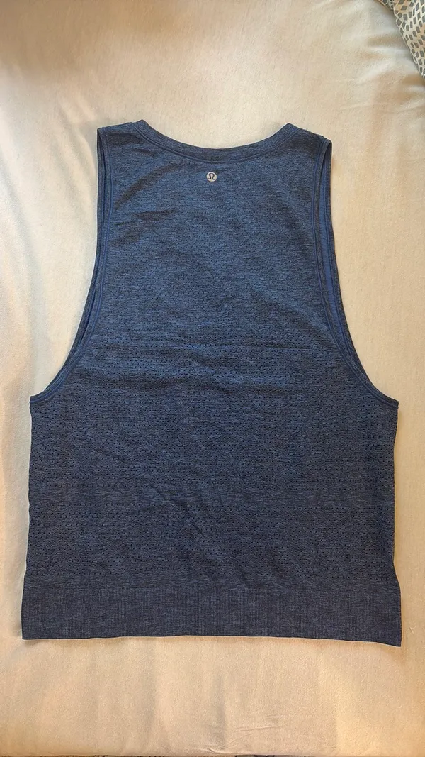 Lululemon Tank Perforated Blue  - Image 3