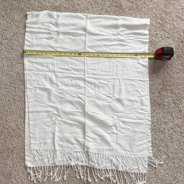 Cozy Soft White Fringed Scarf Wrap Oversized Winter Gift EUC - Image 2