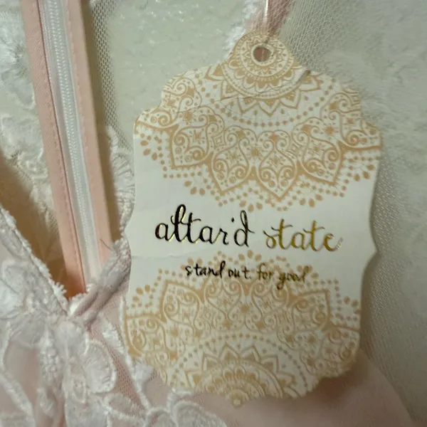 Altar'd State Ivory/Nude Lace Dress Size Medium - Image 9