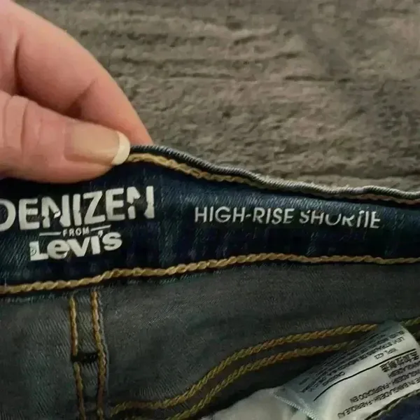 Levi’s high-rise distressed shorts - Image 2