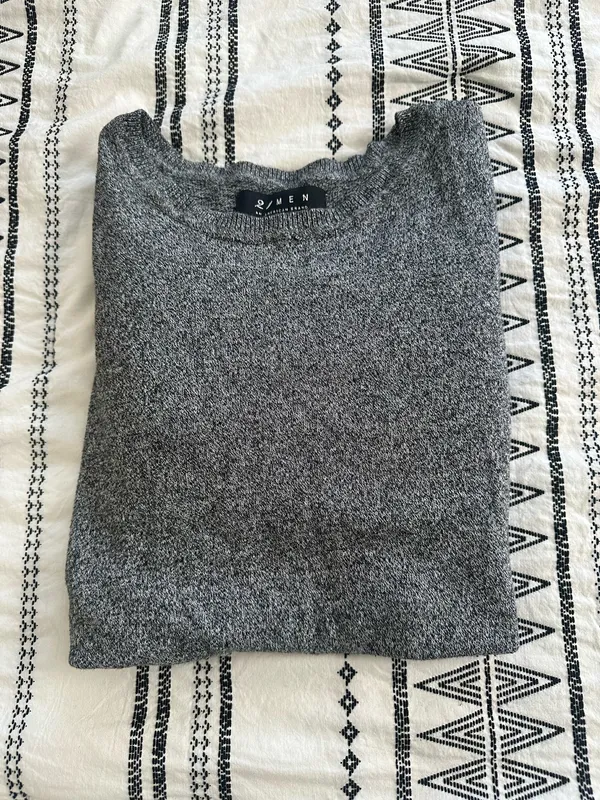 21 Men knit pullover lightweight gray sweater size medium - Image 3