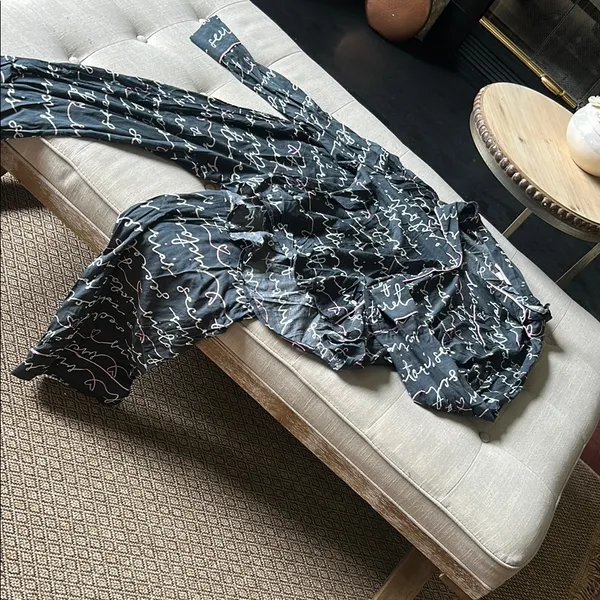 Victoria’s Secret Grey/Pink Logo Printed Two Piece Pajama Set Size XL - Image 3