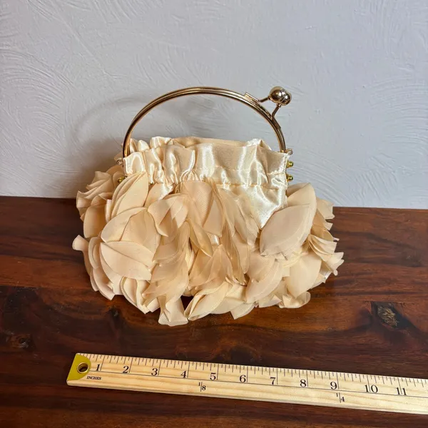 Elegant Clasp Flower Clutch Evening Bag Champagne Gold Chain - Image 4