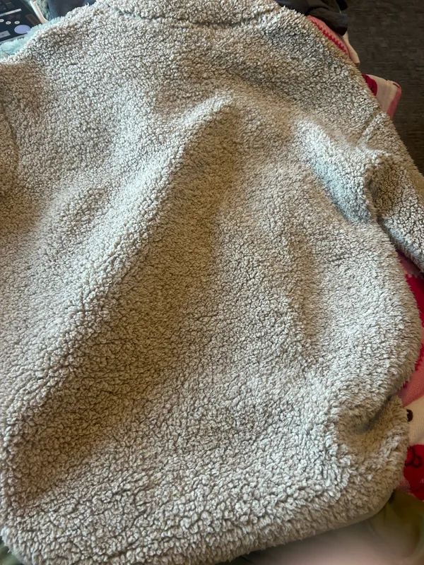 Old Navy Women’s Sherpa Pullover size m - Image 5