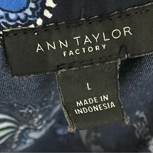 Ann Taylor- Blue short sleeve floral blouse Size L‎ - Image 5