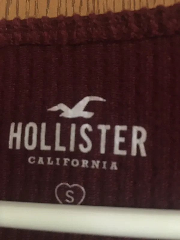 Hollister Vneck Tshirt - Image 4