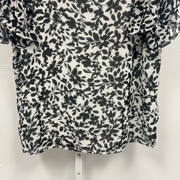 Vince Camuto Floral Tiered Flutter Sleeve Blouse 9161011 Med Womens Black White - Image 4