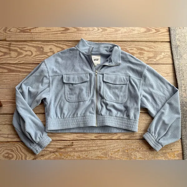 Aerie baby blue velour corduroy crop jacket size m - Image 2