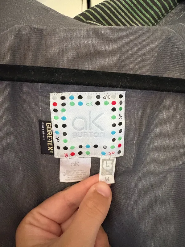Burton women’s AK jacket - Image 4
