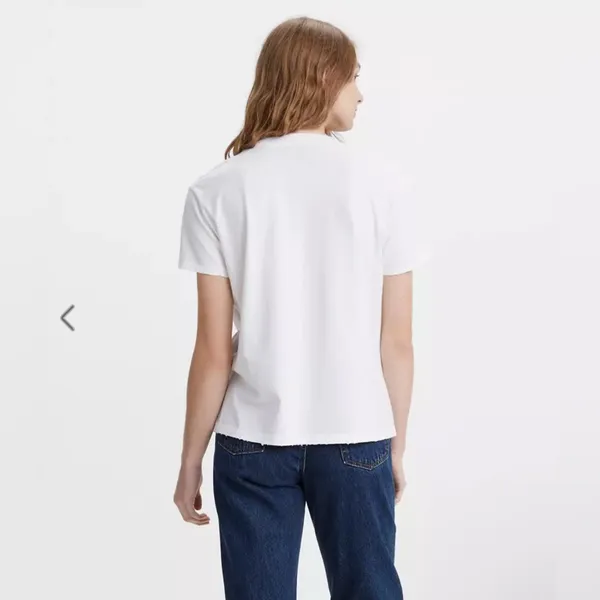 Levi's Classic Red Logo White Tee Size XL - Image 2