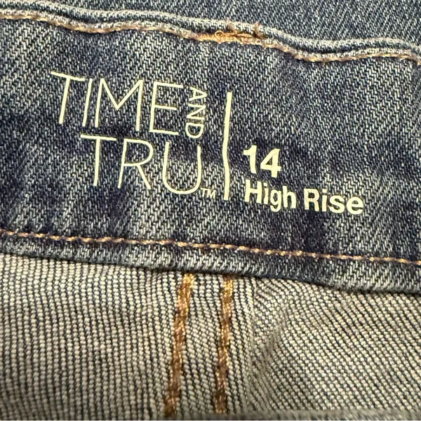 Time and Tru High Rise Blue Jeans - Image 3