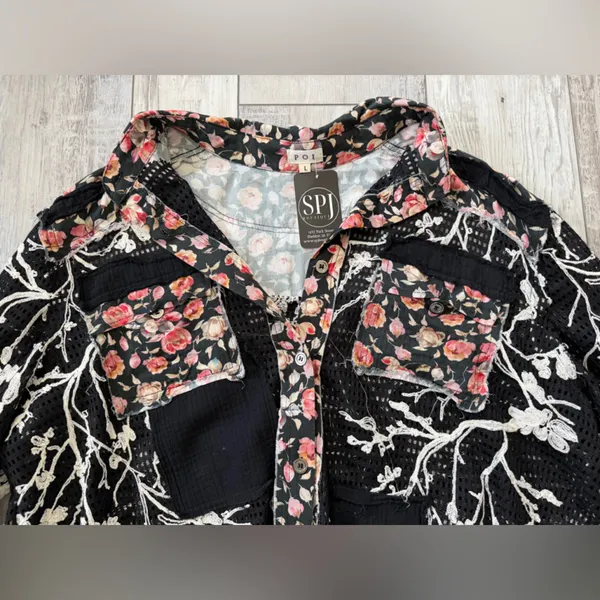 NWT- POL Carly Crochet Patchwork Laser Cut Floral embroidered shirt size large - Image 6