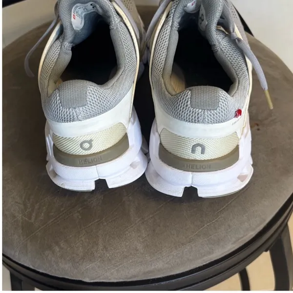 Size 8.5 On Cloud Gray/Cream Helion Cloud Tec Speedboard Running Shoes - Image 6