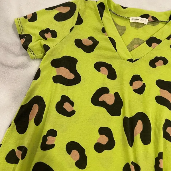 Green Leopard Print Womens Shirt Size M - Image 3