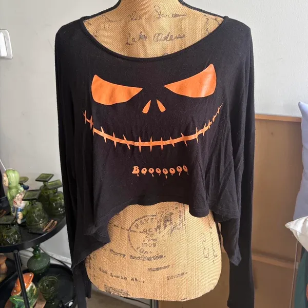Boutique Spooky Pumpkin/Skeleton Crop Top - Image 5