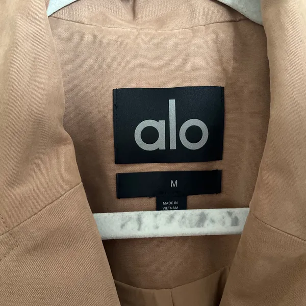 Alo Yoga Prime Trench Toasted Almond M - Image 3