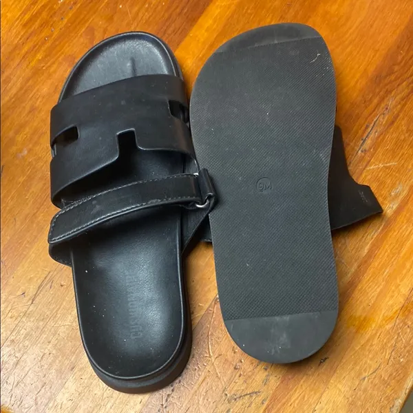 Cushionaire Black Women's Slide Sandals - Image 2